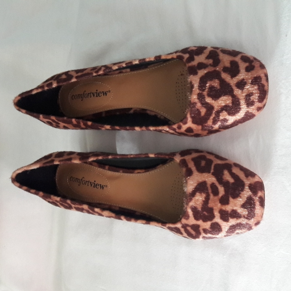 Comfortview Women' Shoes Size 8WW Animal Print| Vegan Faux Fur Block He…